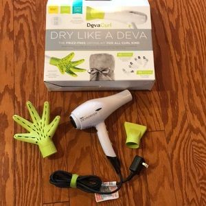 NWT DevaCurl devadryer with devafuser